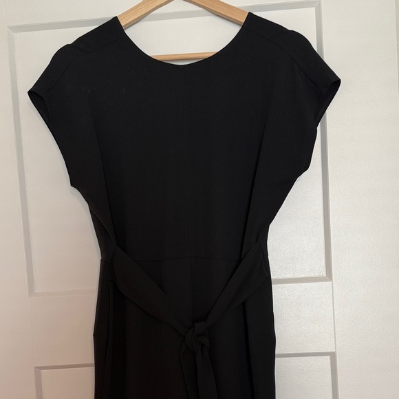 Elegant Black Women's Dress - Picture 2 of 3